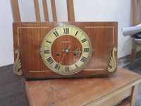 Часы "Ятрань" в деревянном  корпусе с  звоном.