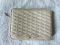 Etui pikowane na laptop Mango