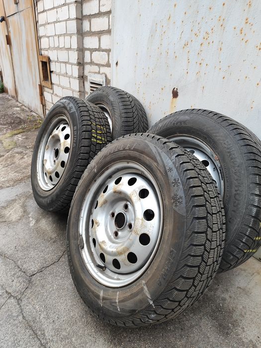 Комплект зимней резины 195 65 R15 с дисками 4х100