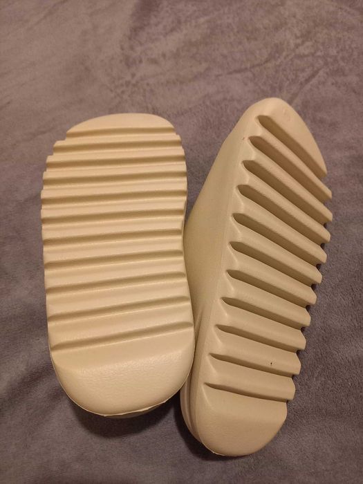 Klapki YEEZY slide BONE