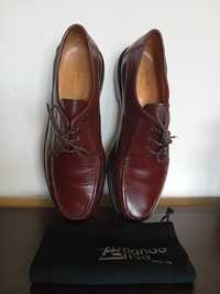 Sapatos com sola de couro, marca Armando Silva, 1946