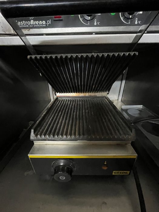 Stanowisko do hot dogów Grill, roller do hot-dogów, stojak na sosy.