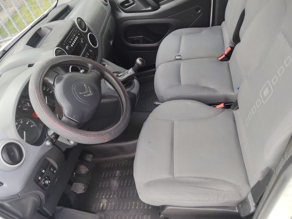 Citroën Berlingo de 2013  muito impecável revisão feita..1.6 HDI 90 cv
