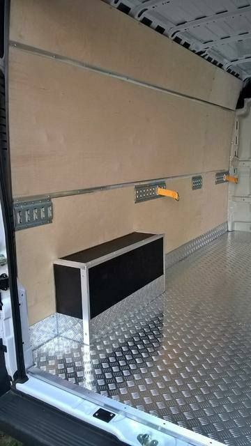 Renault Master L2H2 Zabezpieczenie paki