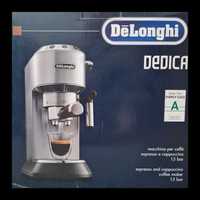 DeLonghi ekspres do kawy Dedica