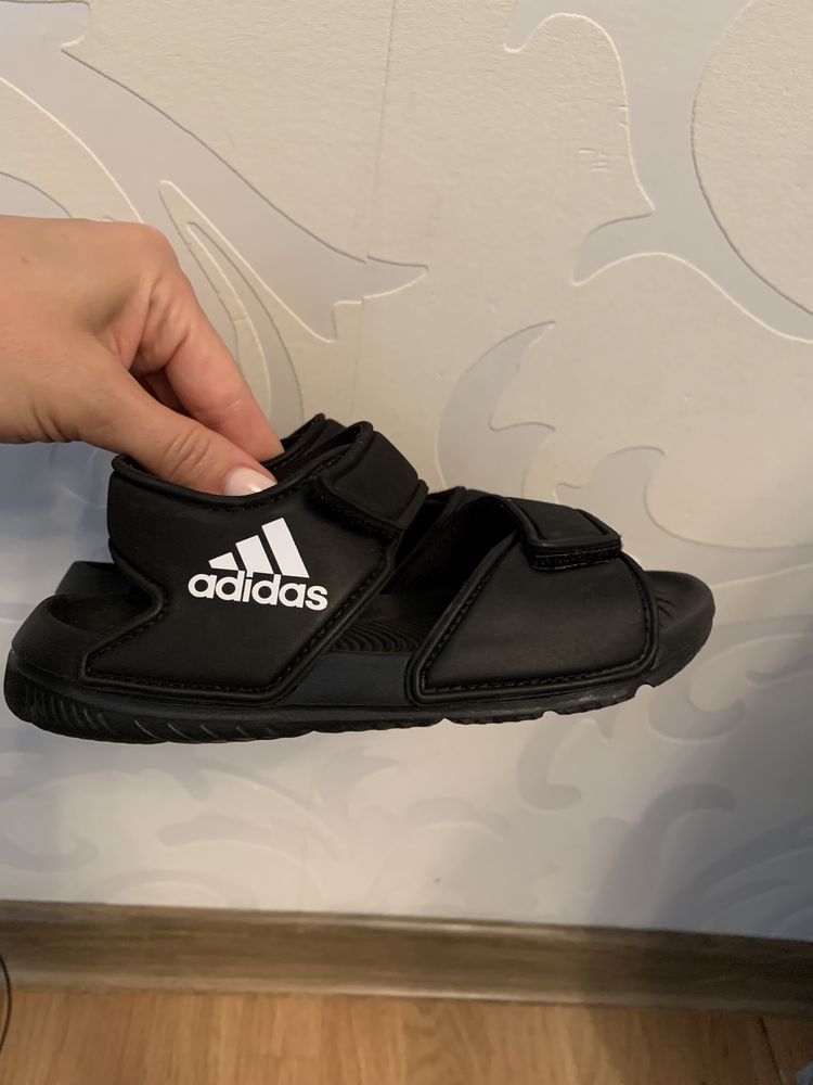 Продам сандалии Adidas