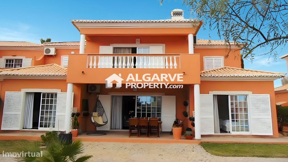 Moradia V4 localizada perto do golfe numa zona calma e residencial jun