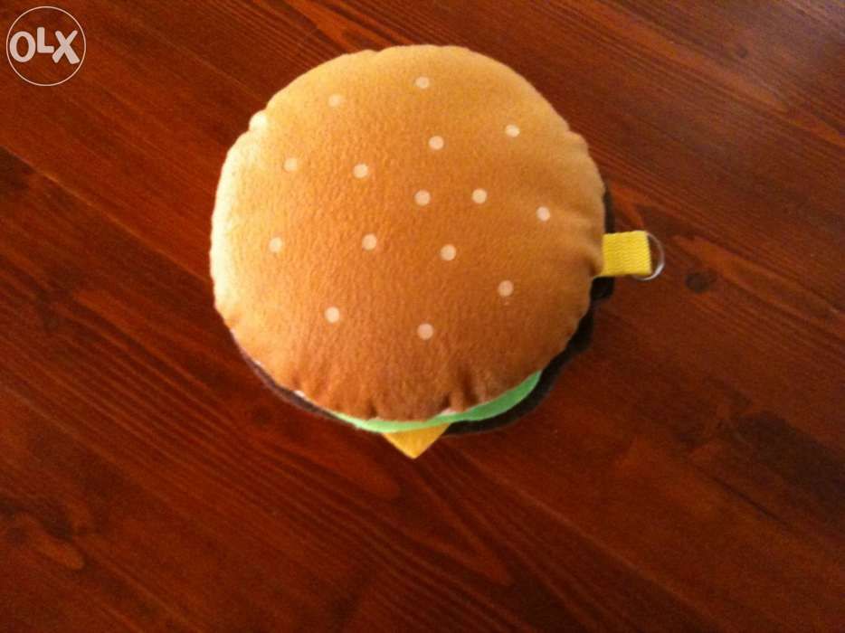 Porta- CD's em forma da hamburguer