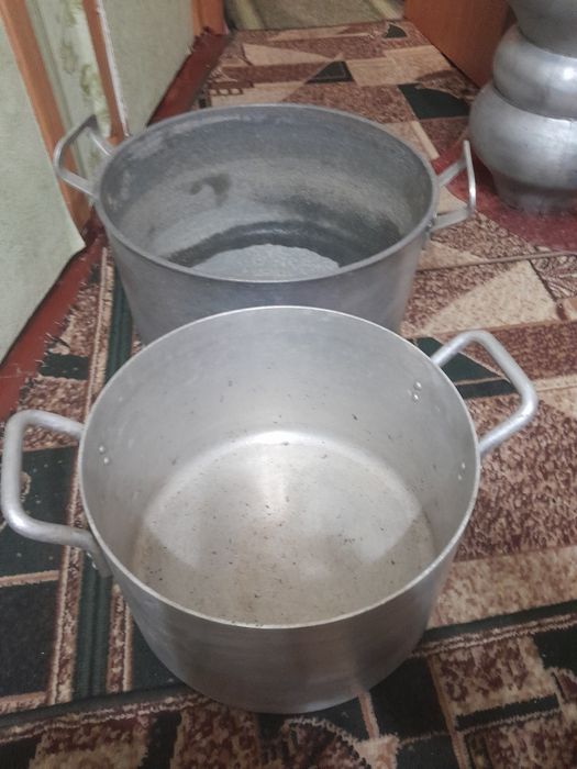 Продам тяжкі алюмінієві каструлі часів СССР.