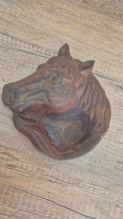 Podstawka pod klucze popielniczka Żeliwna Koń