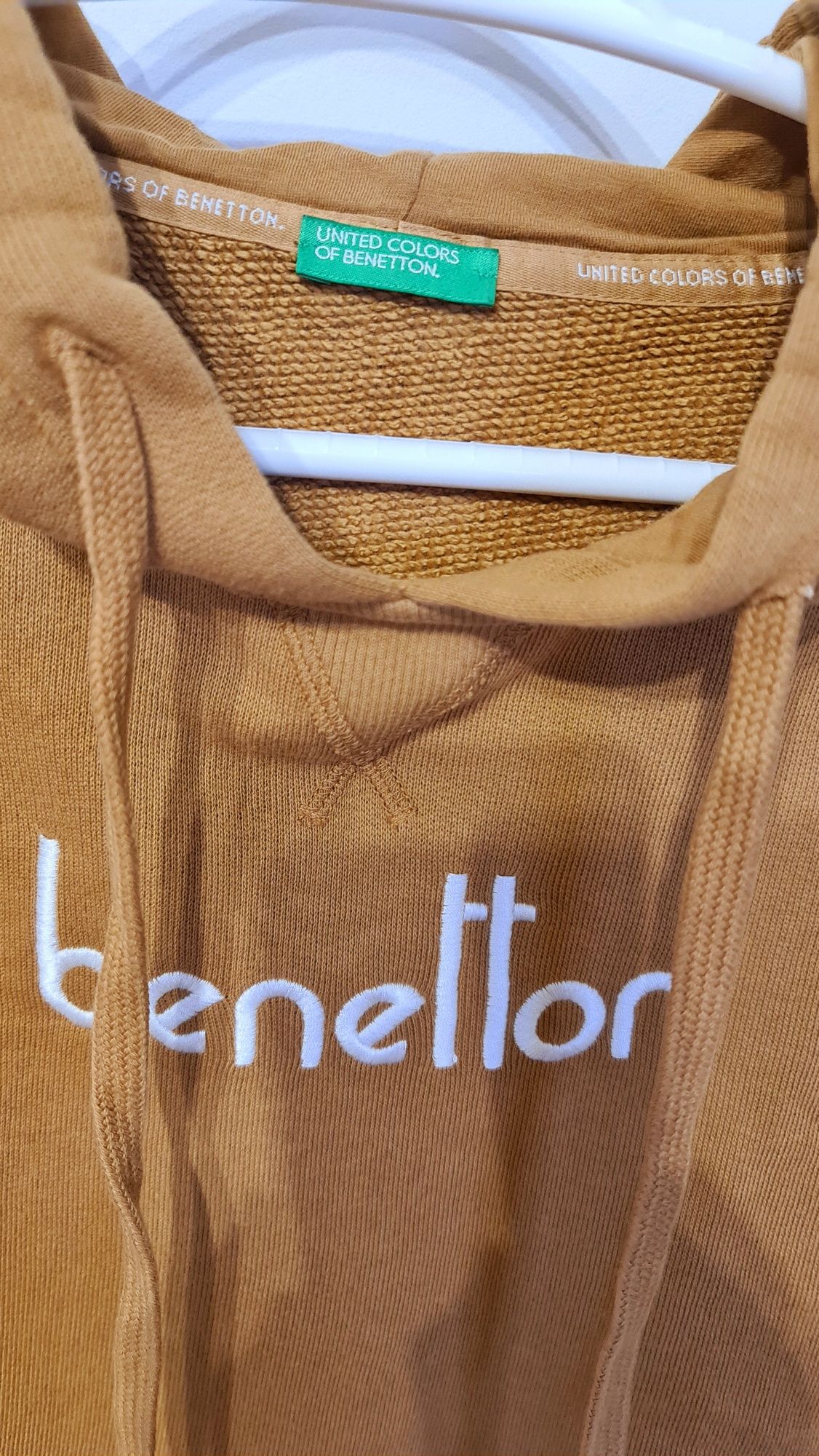 Hoodie Benetton. Leia a discrição