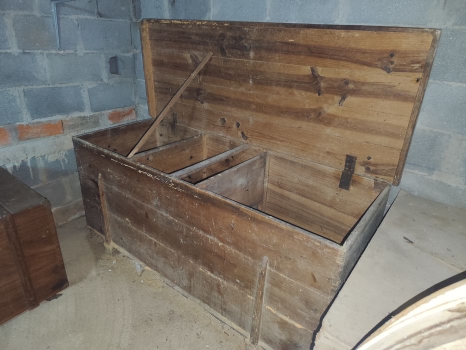 Arca em madeira antiga