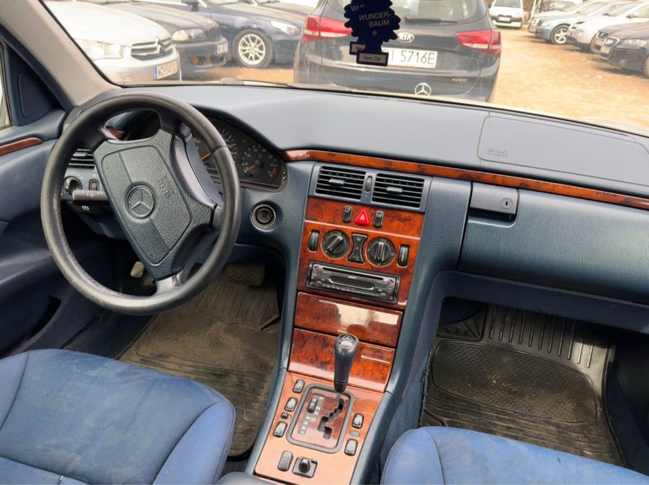 Mercedes E200 Automat   2.0 Gaz LPG 1999r Super Stan Niski Przebieg