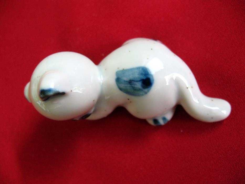 Kot - figurka z porcelany biało niebieskiej - 3,5 x 7 x 3 cm Rzadkość
