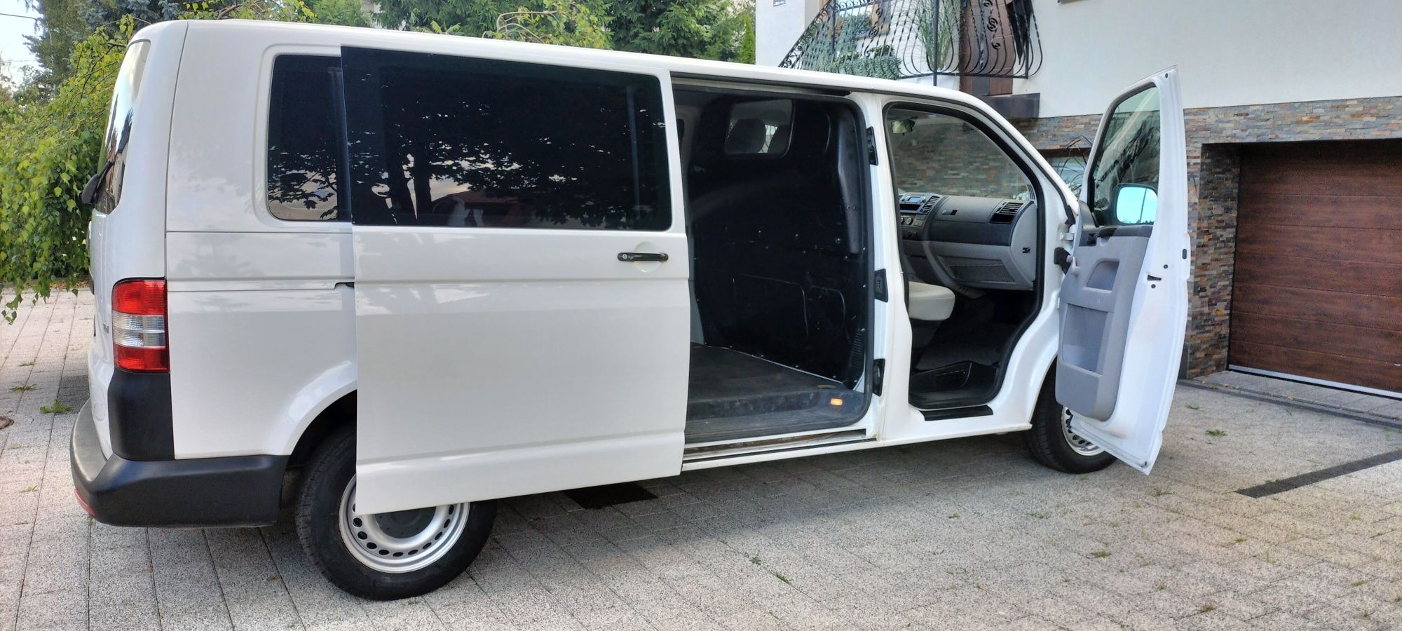 Sprzedam VW transporter T5 long 2.0 TDI 140km