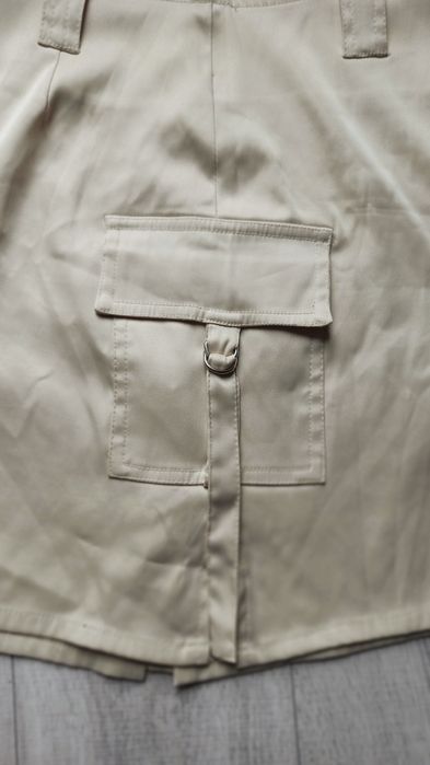 spódniczka krótka cargo bojówka z kieszeniami po bokach satynowa S 36