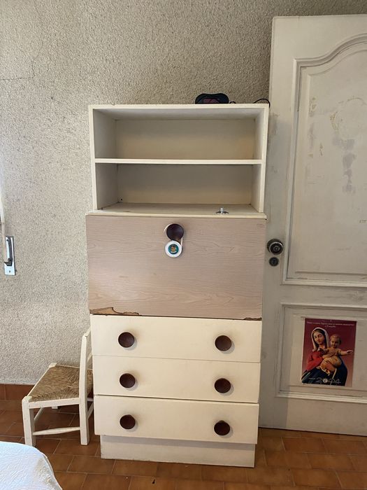 Conjunto Camas, mesa de cabeceira, escrevaninha, candeeiro