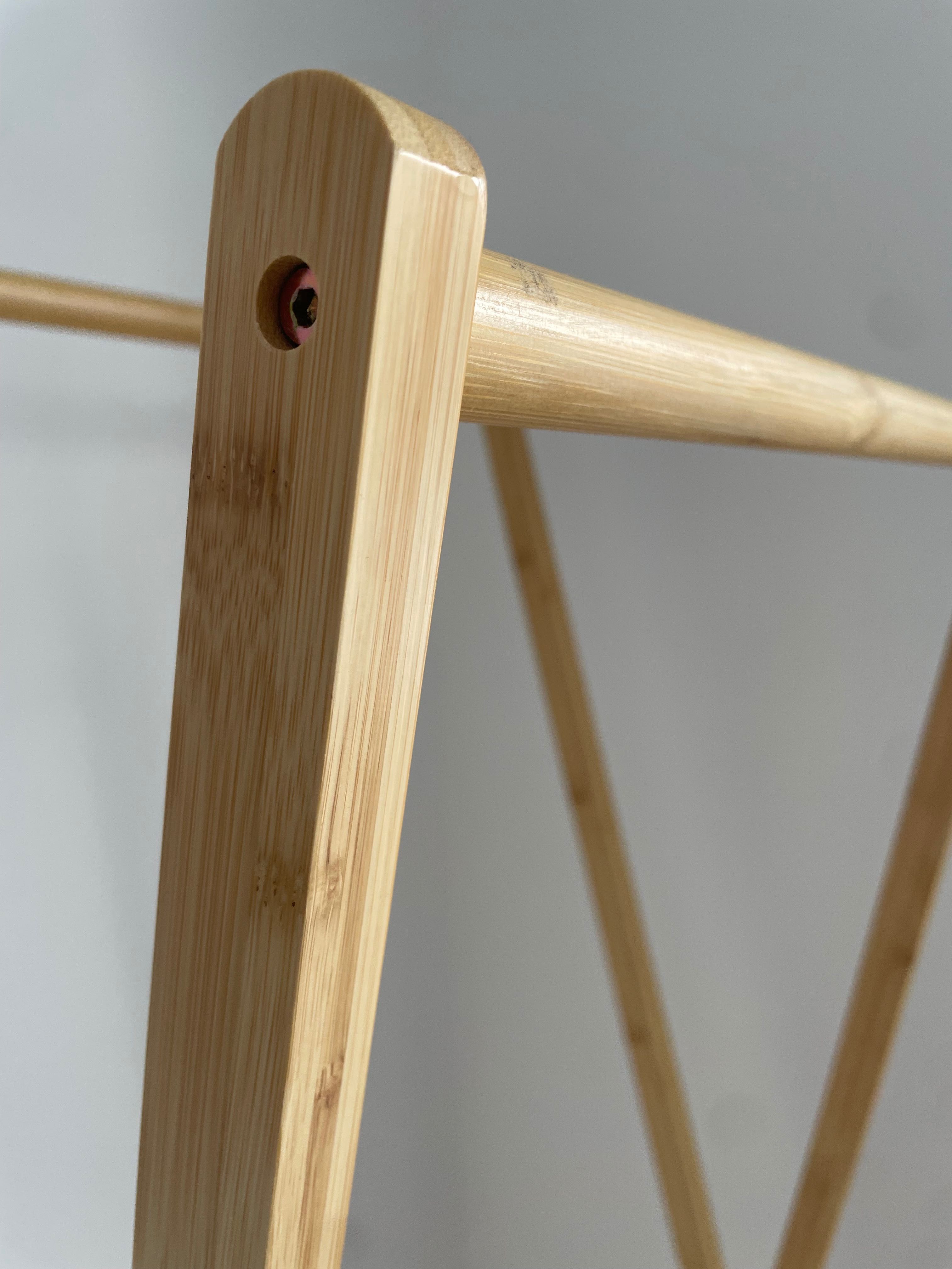 Cabide de bambu para roupa