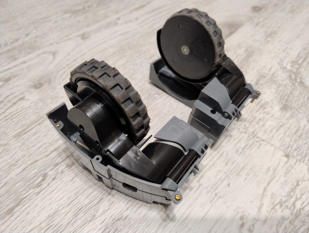 Moduł koła lewego ,L` + Moduł koła prawego ,R` Irobot Roomba 692