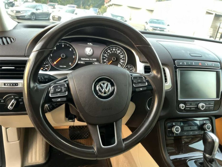 Volkswagen Touareg Lux      2016