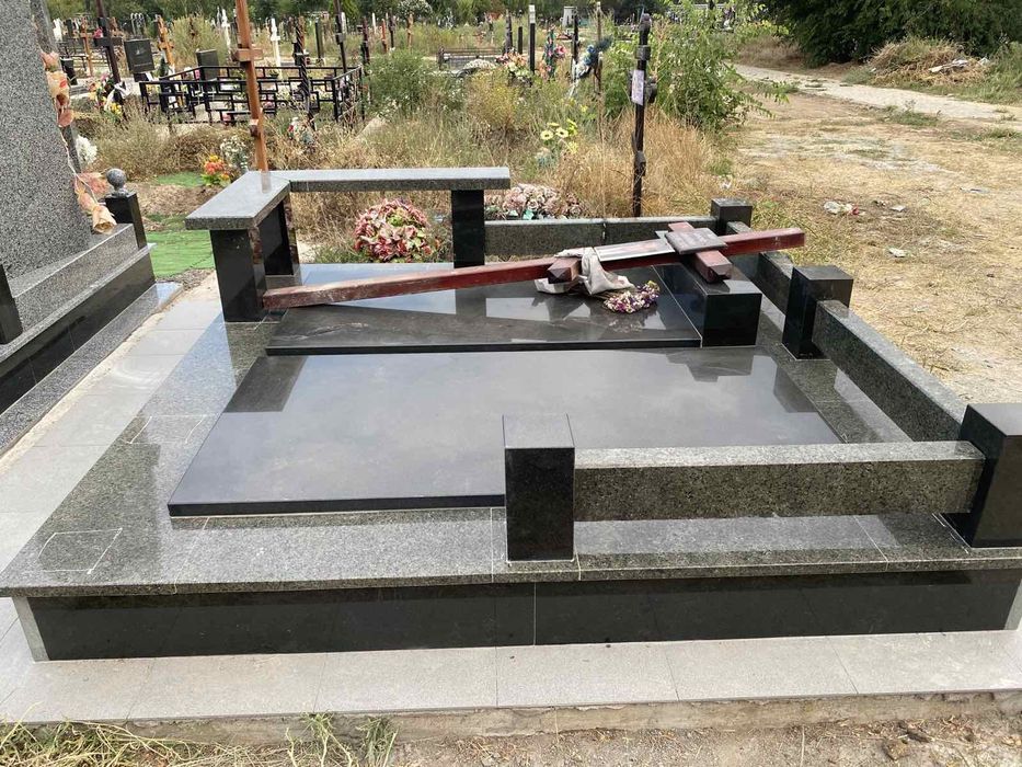 Изготовление памятников на Еврейском кладбище.