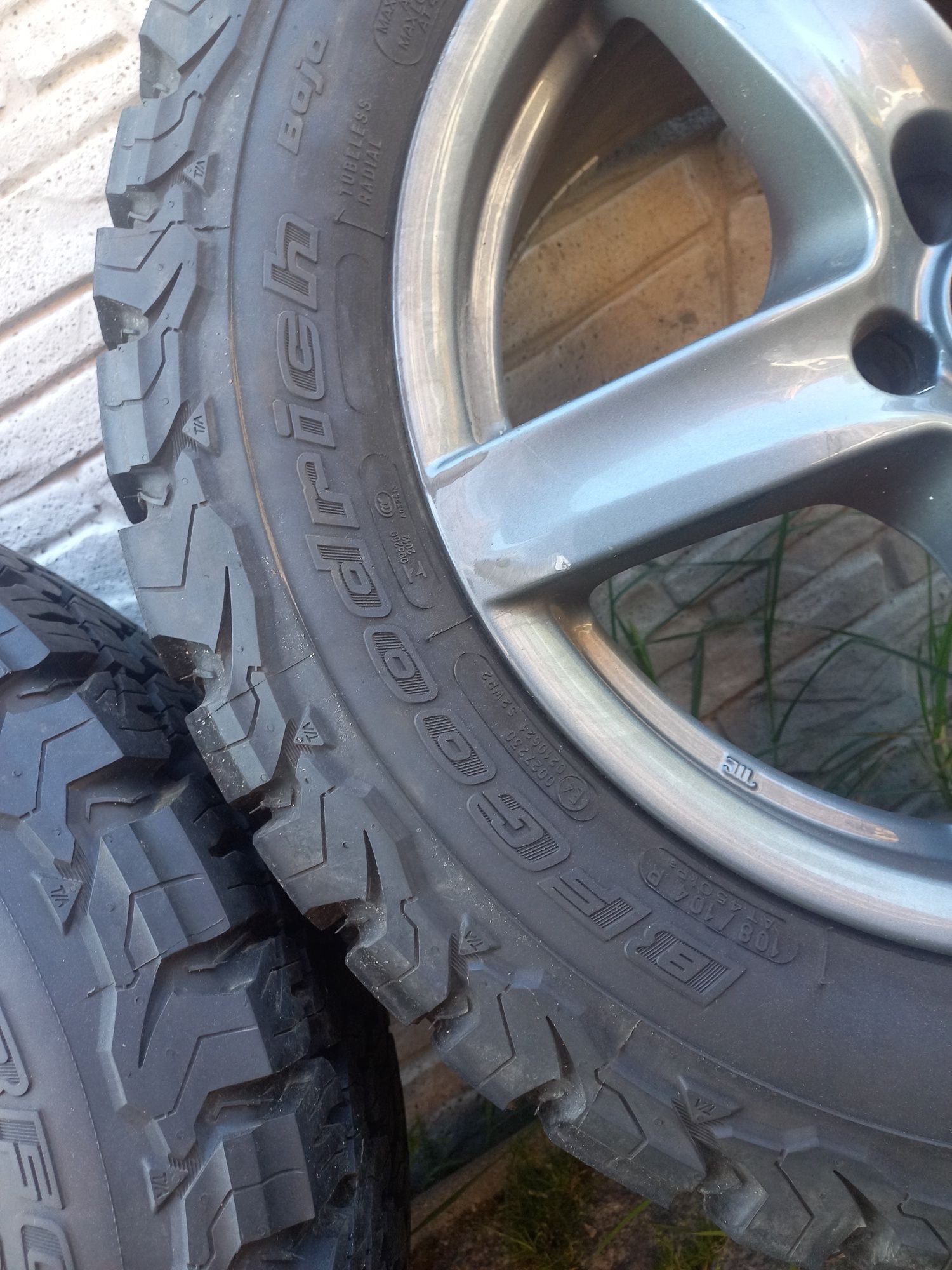 Opony koła All Terrain BFGoodrich 235/60/18 nowe