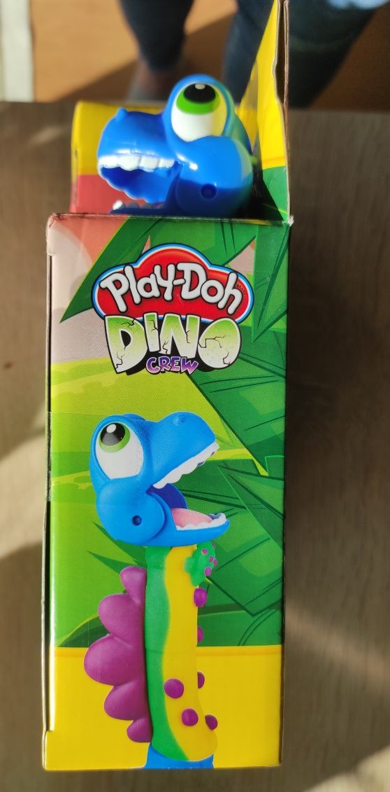 Play Doh Dino, wykluwający się dinozaur