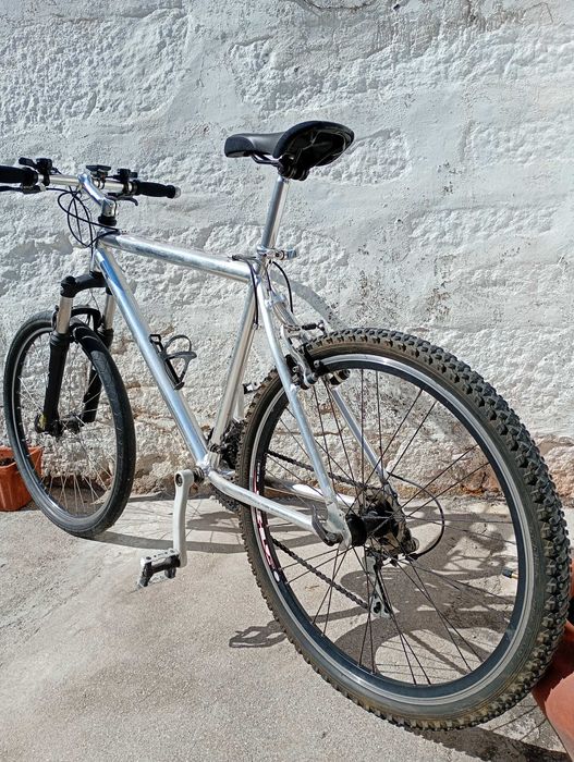Bicicleta de montanha quadro alumínio só dia 1 e 2 Nov.2025