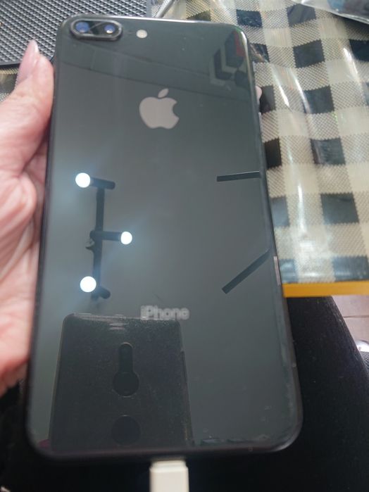 iPhone 8 pluse на запчасти или востановление