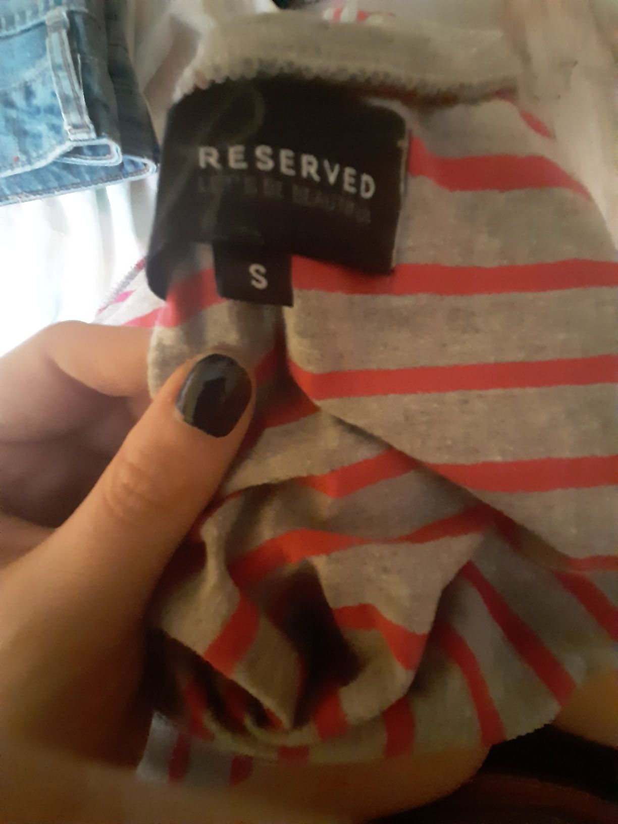 Reserved sukienka na lato plażę w paski wyszczuplająca modna wygodna S