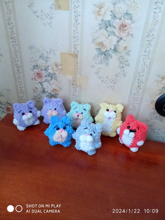 М'які іграшки ручної роботи.