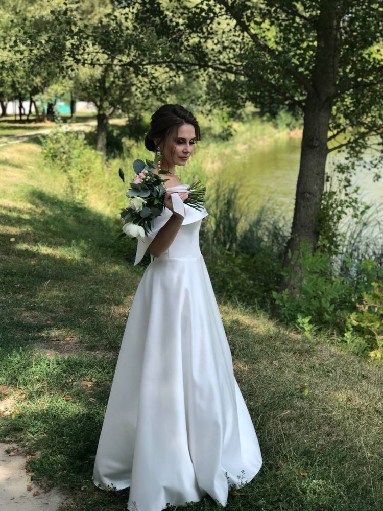 Весільна сукня