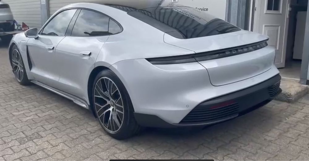Porsche tycan sport 350kw // 476 PS iva dedutivel