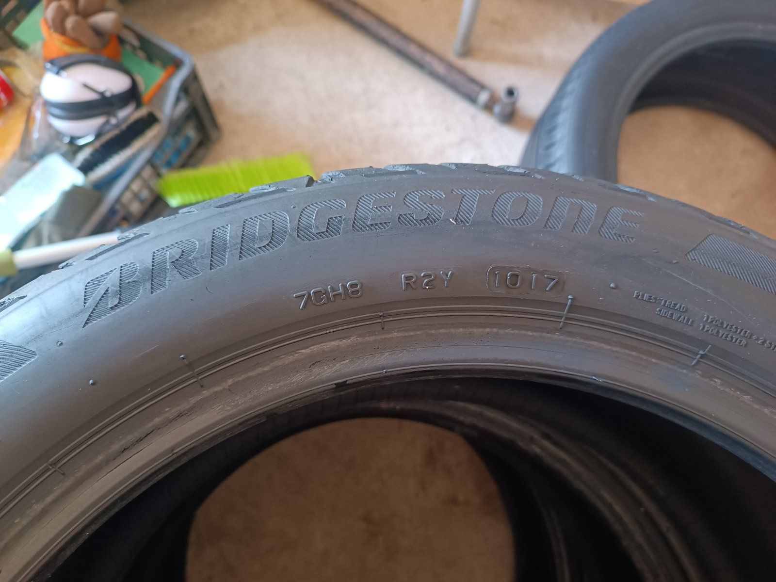 Шини Bridgestone 225/45/17