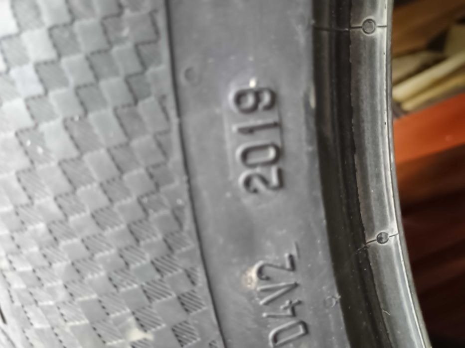 Opony zimowe 225/55/19 R19 Continental