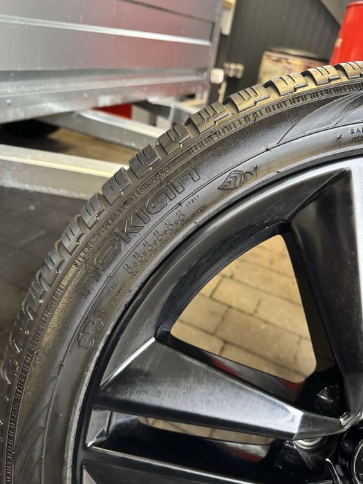 Ford Mustang, koła z oponami zimowymi 255/40 R19