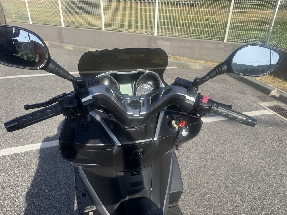 Kawasaki J300 maxiscoter