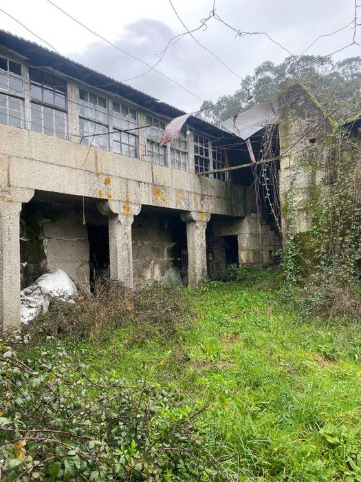 Quinta para restaurar 3.000m a 3km praia fluvial Cabeça Santa Penafiel