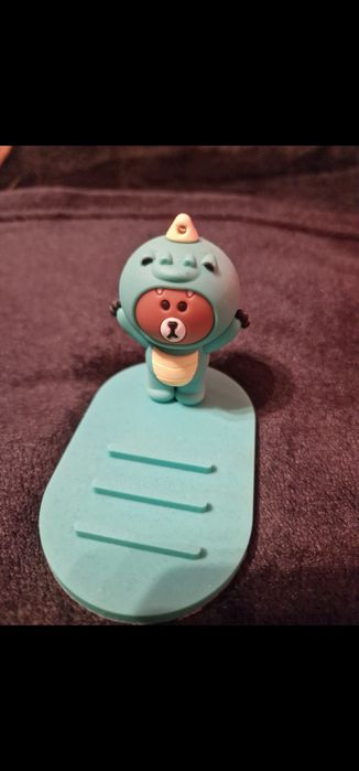 Urocza podstawka pod telefon