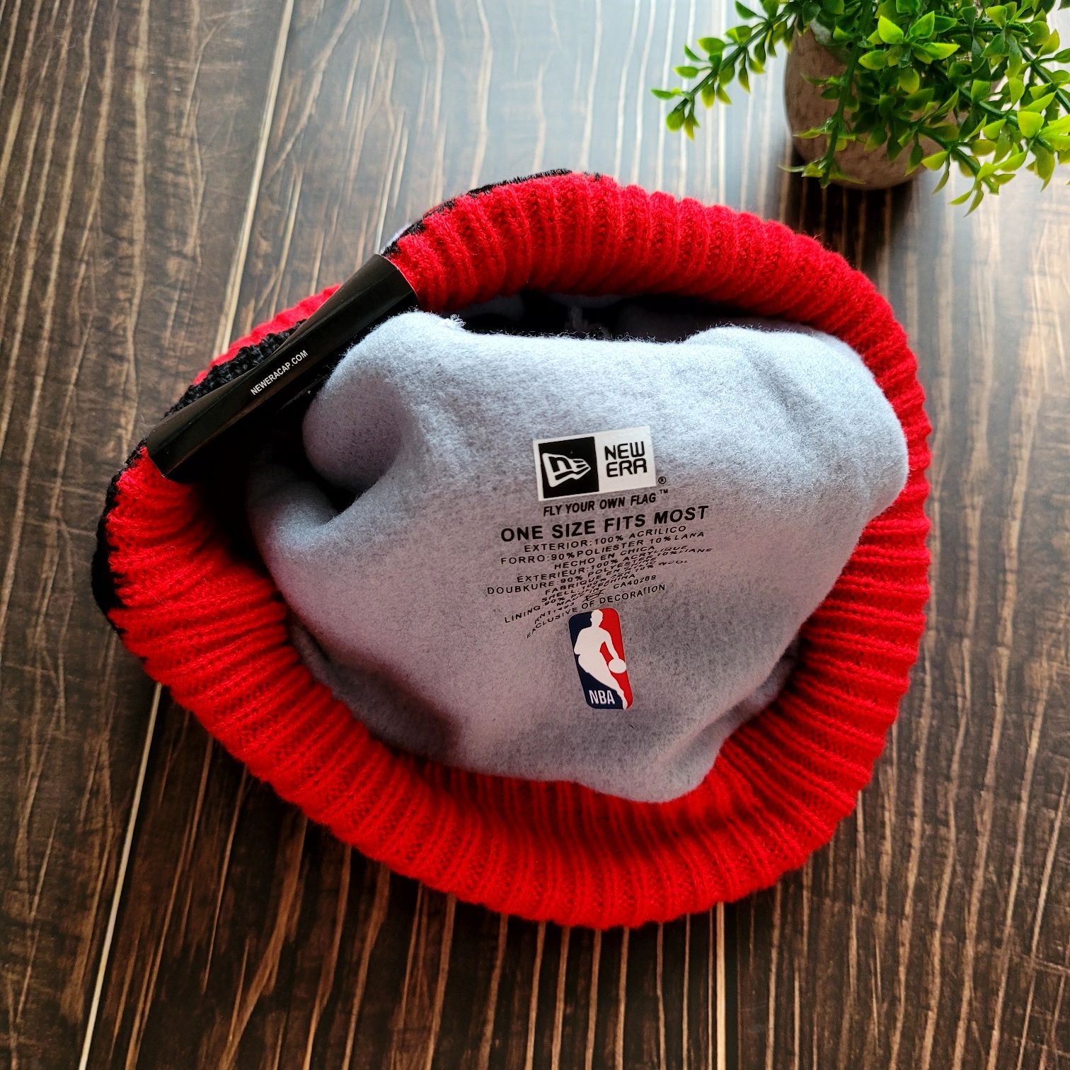 Czapka zimowa z pomponem New Era Chicago Bulls. Stylowa czapka zimowa