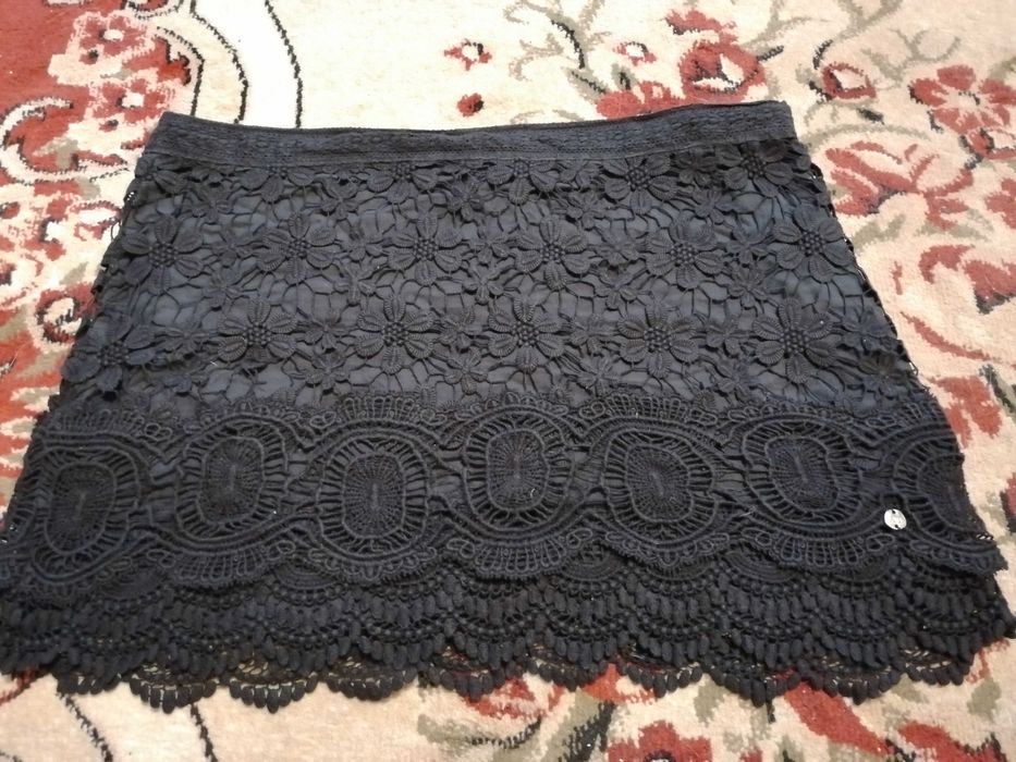 Sprzedam spódnice -koronkową -czarna ,roz M