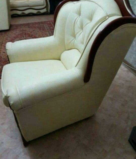 Продам диван с креслами