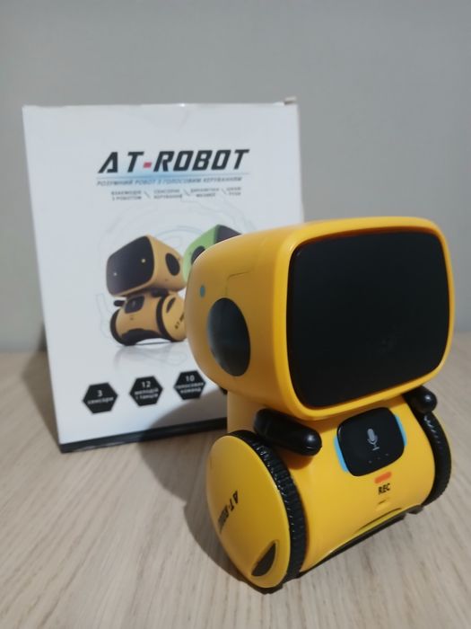 Іграшка Розумний робот з голосовим керуванням