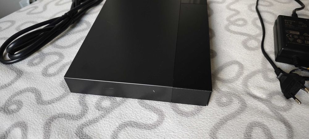 Odtwarzacz Blu-Ray BDP-S6700 4K USB Wi-Fi Bluetooth 12V i 230V mały