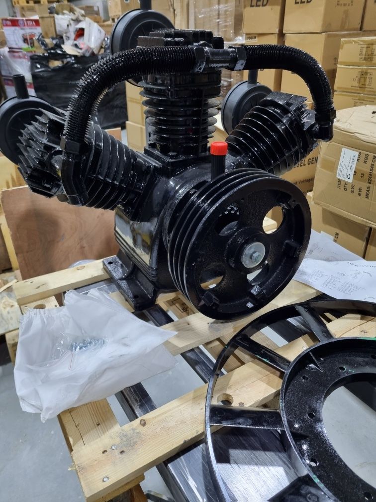 Sprężarka powietrza , kompresor olejowy  Venom Italy 2600 L/min Moc