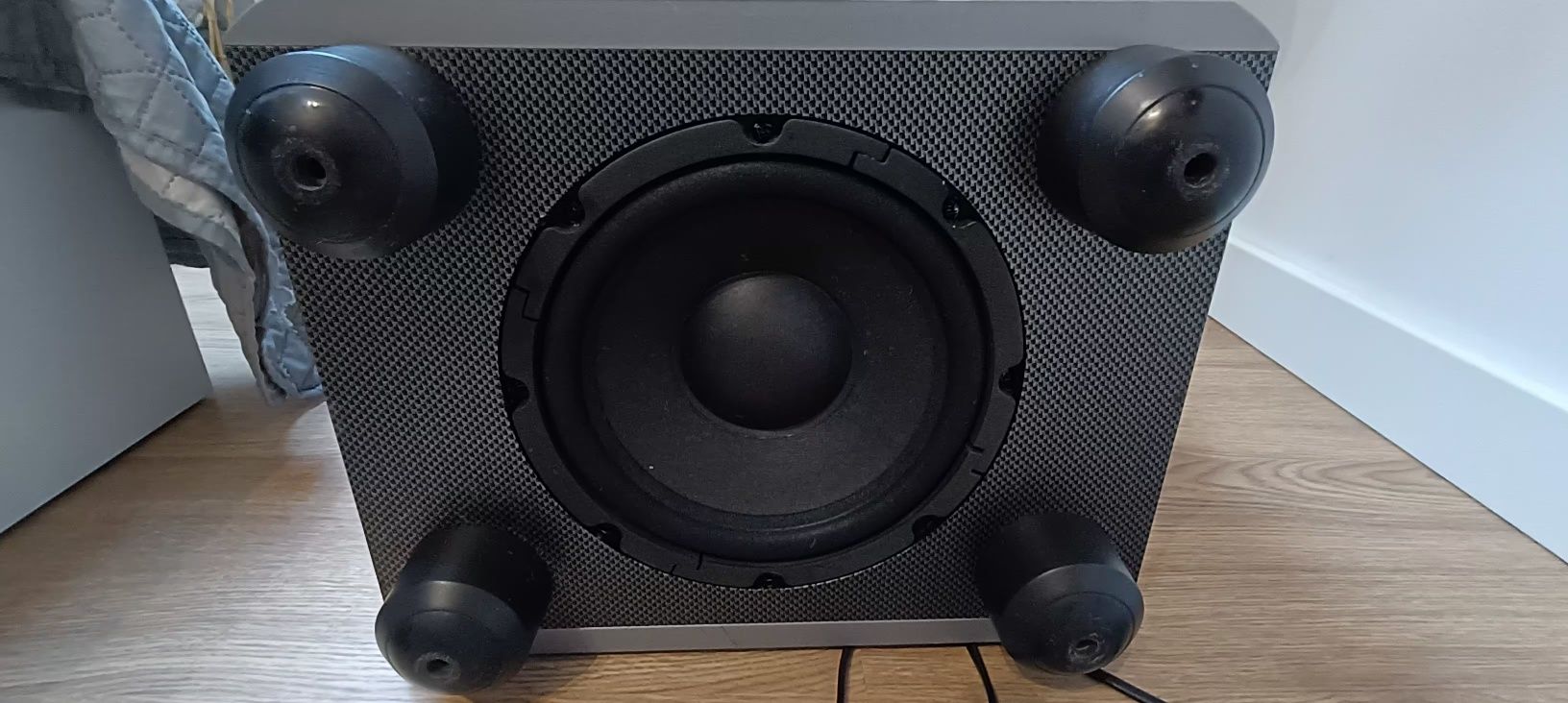 Głośniki 5.1 JBL z subfooferem.