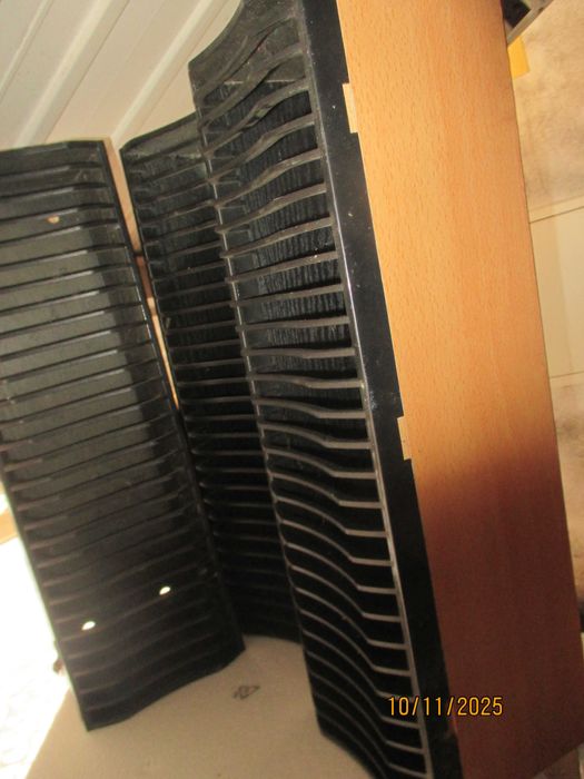 3 estante de madeira para par 28 cd's