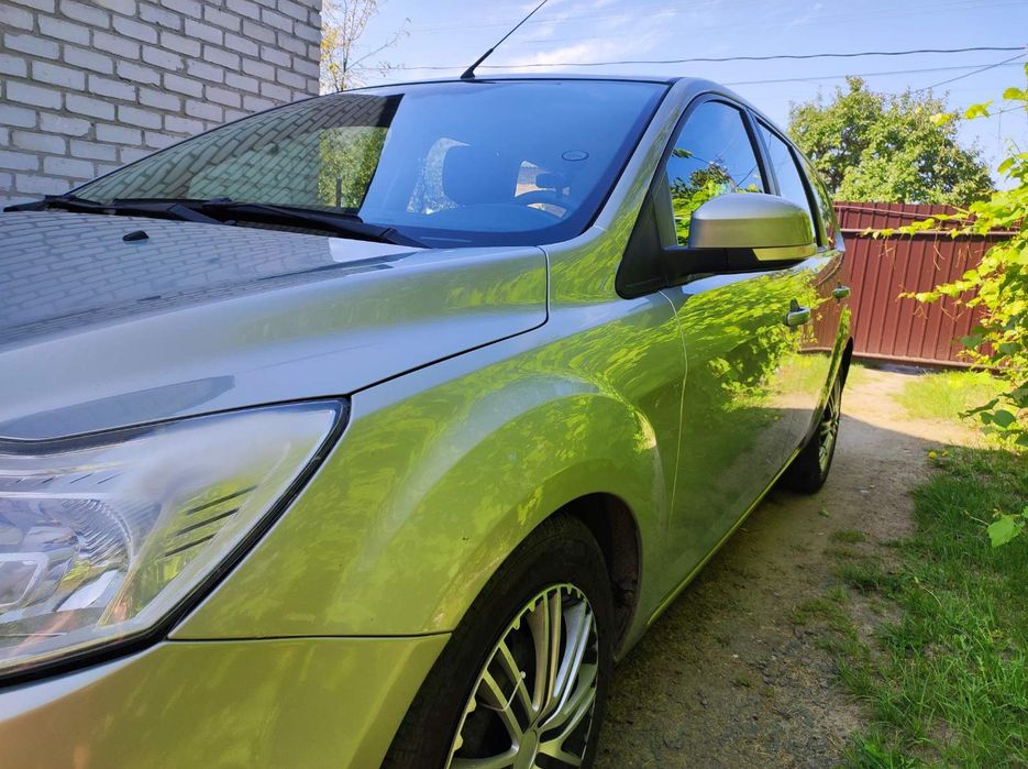 Форд фокус 2  рестайлін в хорошому стані.