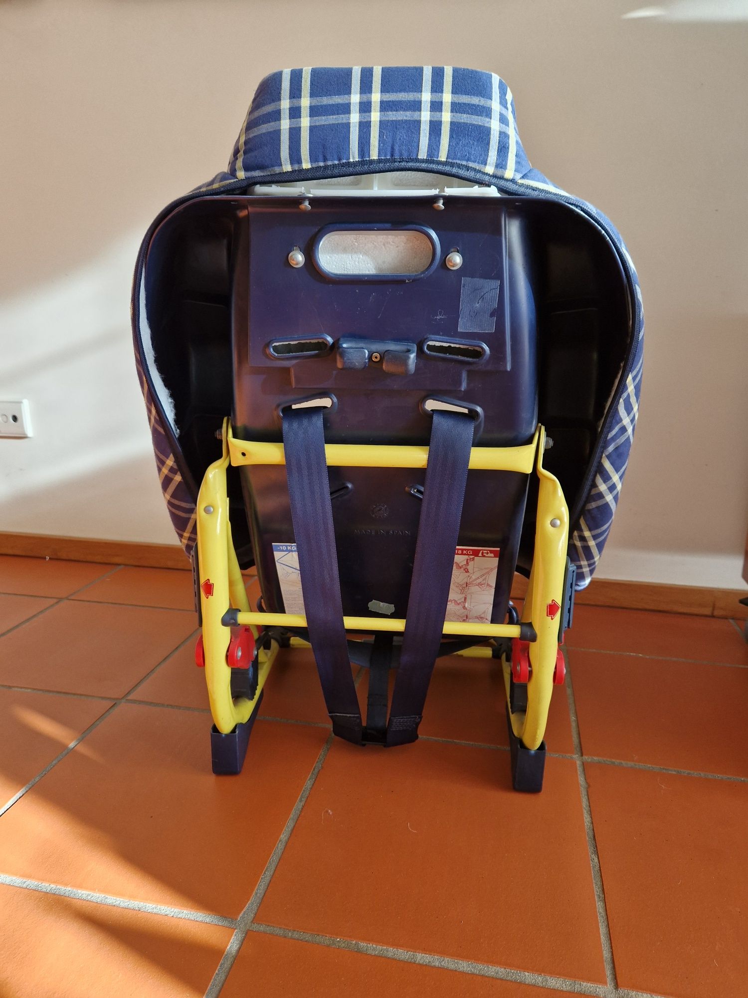 Cadeira auto Prénatal para crianças até 10 kg.