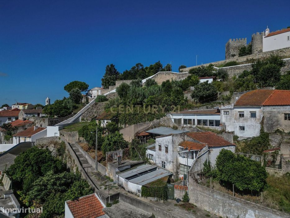 Casa para Recuperar em Montemor o Velho - 4 Quartos, 166m²